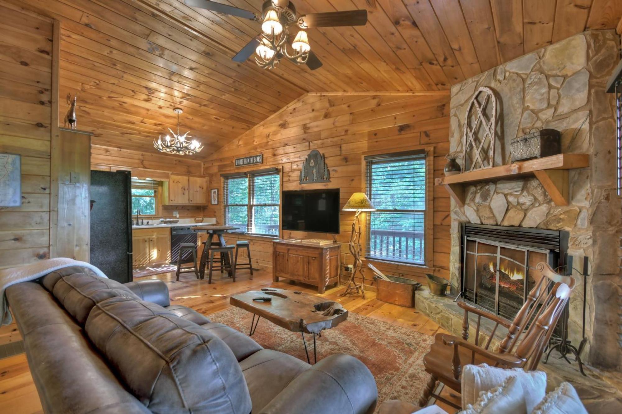 Bearfoot Ridge Wood-Burning Fireplace Cozy Hot Tub Serene Views Ellijay Ngoại thất bức ảnh